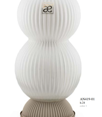 Vaso piccolo bianco con base h.20 di Chiaraela