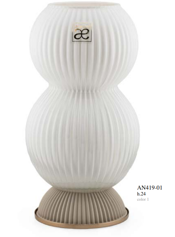 Vaso piccolo bianco con base h.20 di Chiaraela