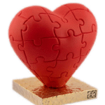 Cuore a puzzle con base oro